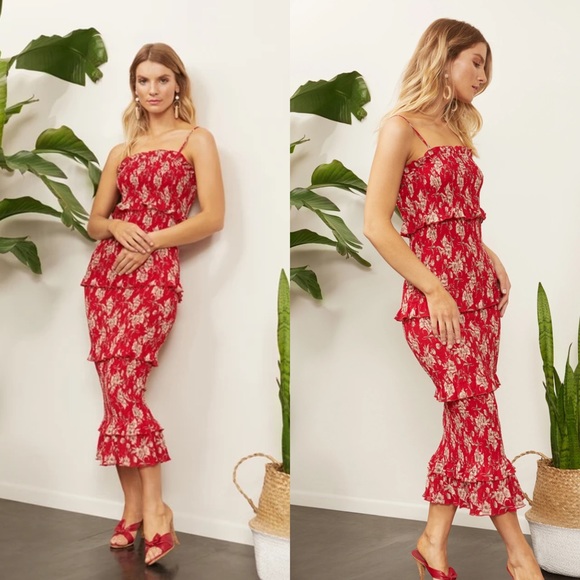 mable Dresses & Skirts - NWT smocked floral red dress